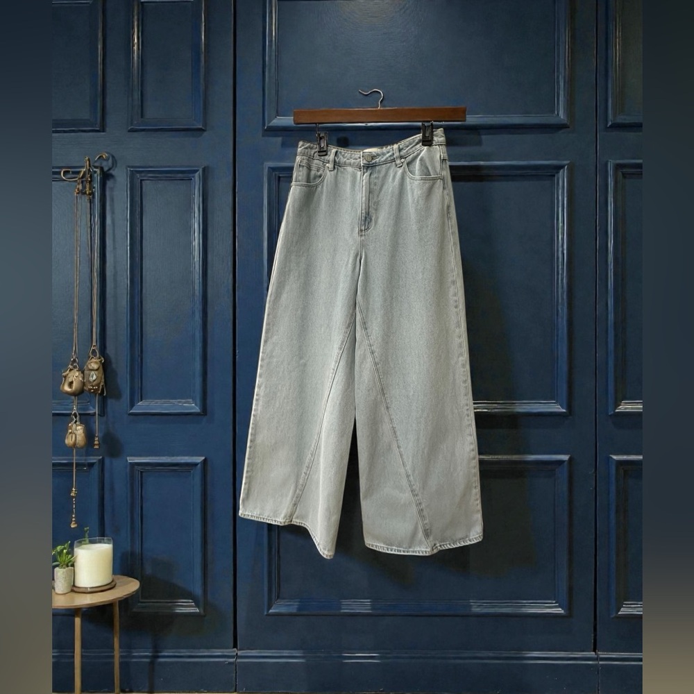 ABrand 94 High & Super Wide Jeans.
Size: 30 ( tall ) NWOT